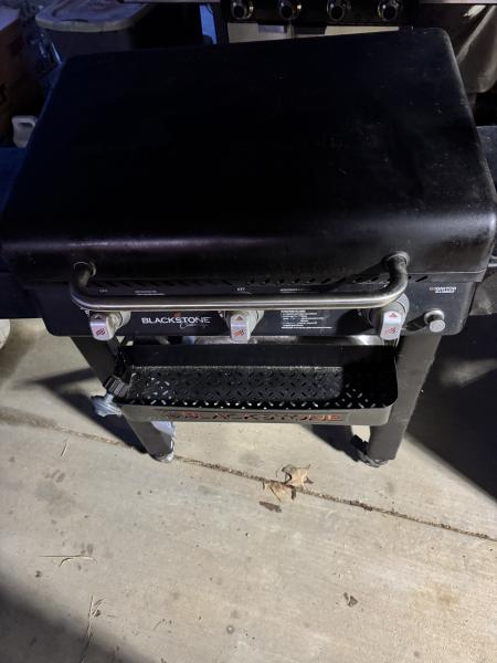 Large 3-burner Blackstone griddle grill