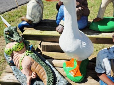 Concrete Porch Goose 28 inch