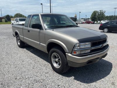 2000 Chevy S10 Ext Cab Truck