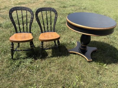 Beautiful table & chairs 
