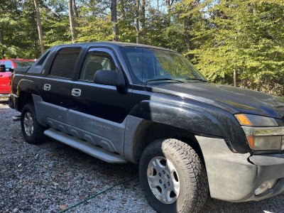 2002 Chevrolet avalanche (read description)