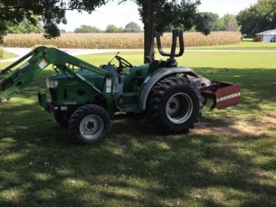 Montana 4x4 30hp tractor w/Loader & Box Blade
